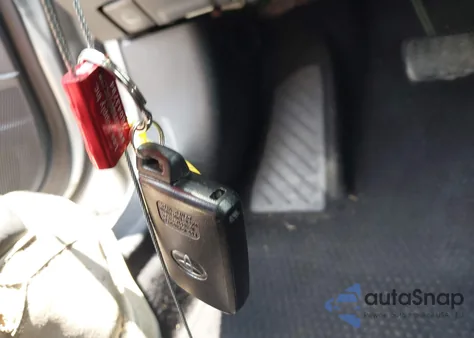 2017 Toyota Corolla Se Special Edition z USA, uszkodzony, nr VIN 5YFBURHE5HP590330